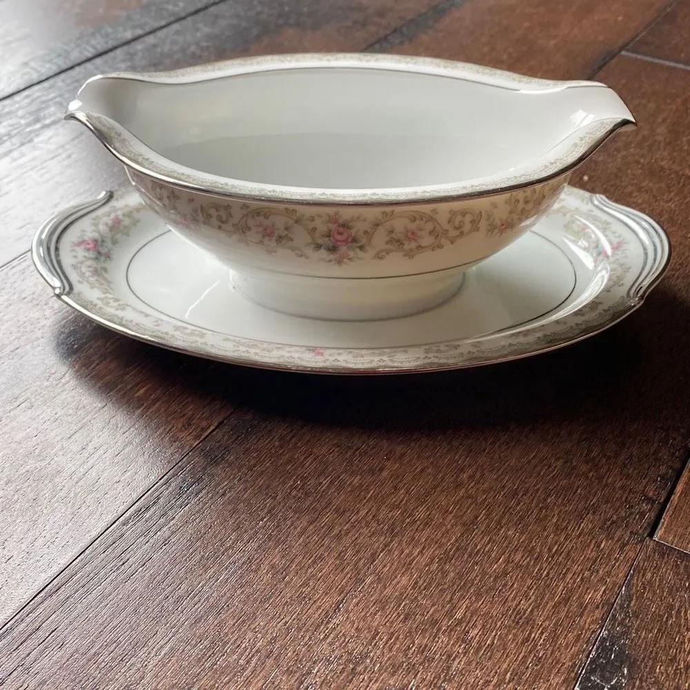 Noritake Edgewood China gravy boat Vintage floral rose platinum trim attached un
